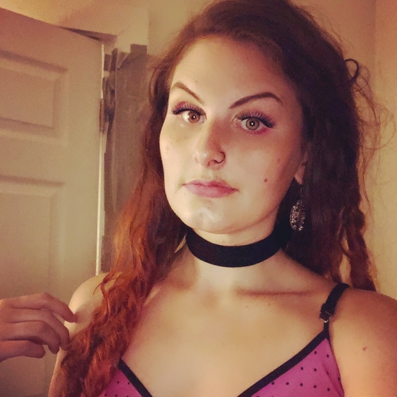 One girl's closet clutter is another's treasure. - Picture 3 of 8